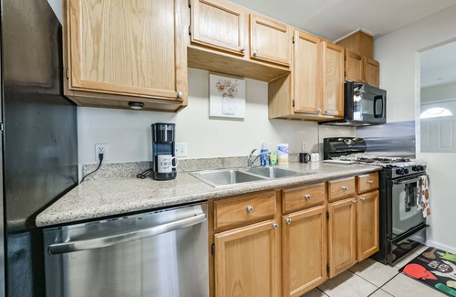 Riverside Terrace House | Med Center - 3 bd-2ba - Gated - Pets-Long-Monthly Discounts
