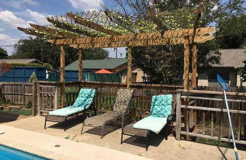 Medical Center District Ski Chalet | Medical Center Area Octagon Shaped House with Swimming Pool