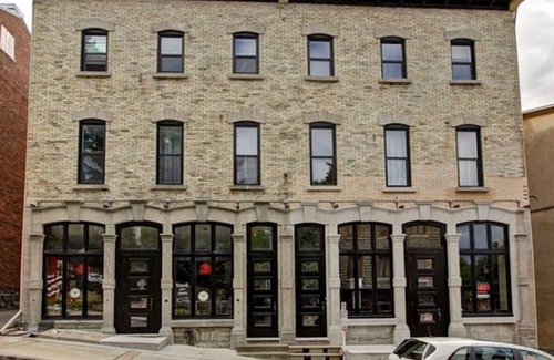 Desjardins Apartment | MEDIEVAL Apartment 10 guests Frontenac view Balcony