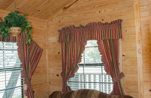 Lakehills Resort | Medina Lake Camping Resort Cabin 6
