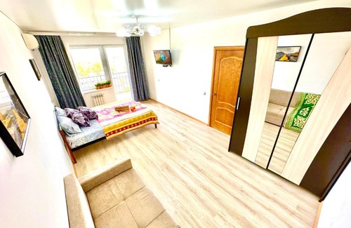 Almaty Apartment | MEDINAHOTELKZ, # 70, вид на горы, до арбата 15 мин пешком, HALAL