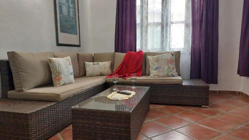 El Guincho Apartment | Mediterranean holiday home with small patio-terrace