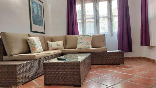 El Guincho Apartment | Mediterranean holiday home with small patio-terrace