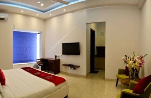 DLF City Apartment | Meera Suites @ DLF 2 - Top Floor