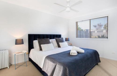 Culburra Beach House | Meeseeks I Pet Friendly I 2 Mins Walk to Beach