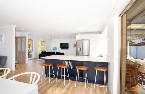 Culburra Beach House | Meeseeks I Pet Friendly I 2 Mins Walk to Beach