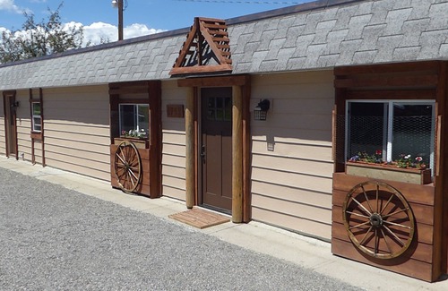 Meeteetse House | Meeteetse 3B/2B *Warm*Cozy* Great Views!*6 Adults+Kids under 18