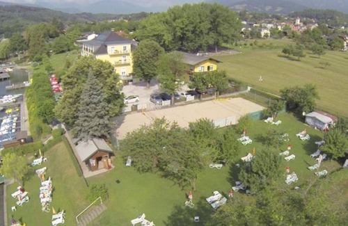 Seeboden House | Mehrbettzimmer Gartenseitig - Strandhotel Pichler