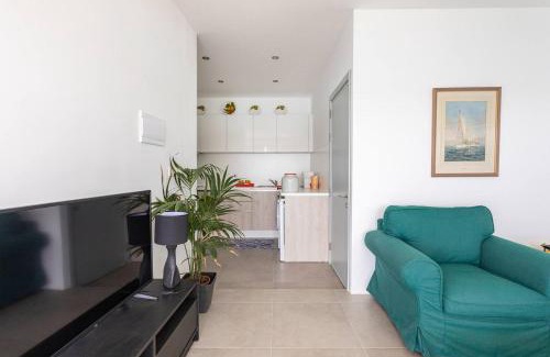 Għadira Apartment | Mel 4 Seaview 2bed Ph In Ghadira By Homely