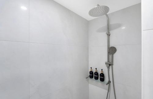 Palm Cove Apartment | 'Melaleuca' Three-bedroom Suite with Adjacent Studio at Temple Resort