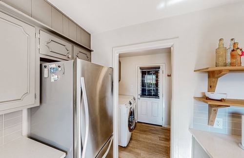 Lubbock House | Melonie Park dog-friendly home near Texas Tech with yard, grill, jetted tub, AC