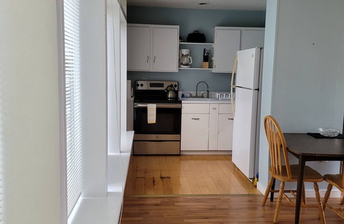 Mendocino Apartment | Mendocino 2nd Floor Studio #7 in the Village, full kitchen