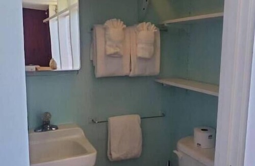 Mendocino Apartment | Mendocino 2nd Floor Studio #7 in the Village, full kitchen