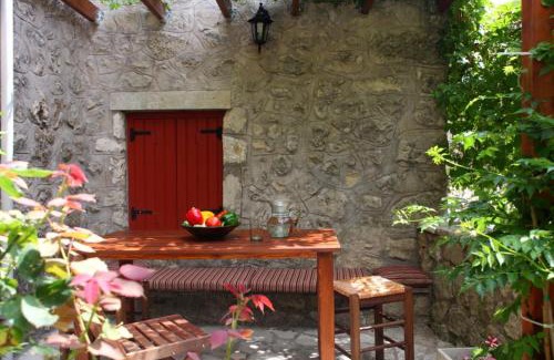 Platistoma House | Menelia Cottage