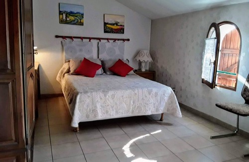 La Londe-les-Maures Villa | Mer Méditerranée, Loue T2 Dans Aile de Villa 4/5 Pers .60 m2