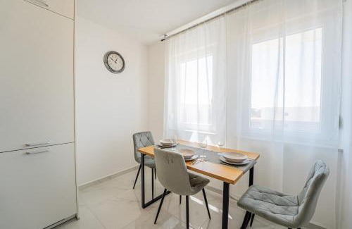 Zrce Apartment | Meridian Pool Residences