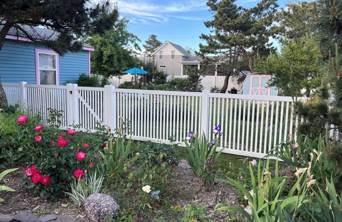 Chincoteague House | Mermaid & Mare, Downtown Retreat. Hot Tub, Firepit, fenced yard & Pet Friendly!