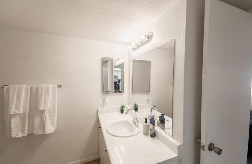 Mesa Apartment | Mesa Riverview 1 BR Apt with King
