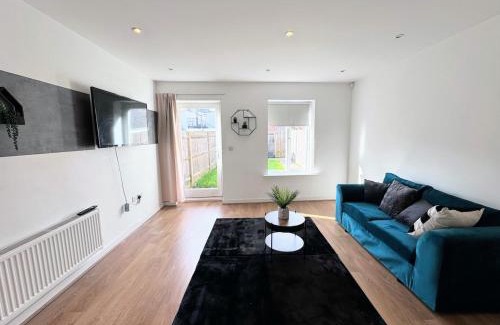 Canterbury House | Mesh Stays - 2-Bedroom Home in Canterbury for Work or Leisure