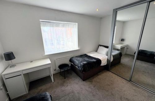 Canterbury House | Mesh Stays - 2-Bedroom Home in Canterbury for Work or Leisure