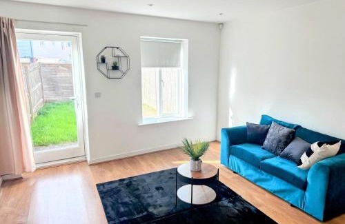 Canterbury House | Mesh Stays - 2-Bedroom Home in Canterbury for Work or Leisure