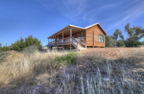 Fredericksburg House | Mesquite Cabin with Hot Tub & Hill Country Views