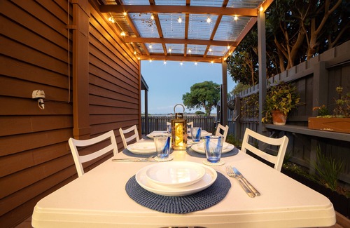 Queenscliff Cottage | Message to enquiry how you can have a few nights stay for FREE !
