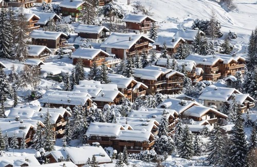 Saint-Pierre-de-Clages Apartment | Meters to the pistes and just two minutes to Medran Lift - Verbier!!