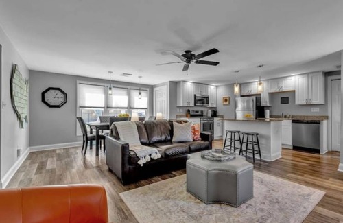 Clarence Apartment | Meticulous Main St. Ranch 2 Bedroom Luxury Apt. Rear Unit