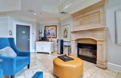 Ballston Apartment | Metro Access, Modern Comfort Apt