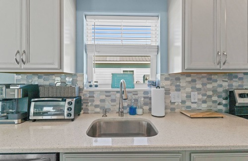 Mexico Beach Business Center Cottage | Mexico Beach | Cottage, Pool & Pet Friendly