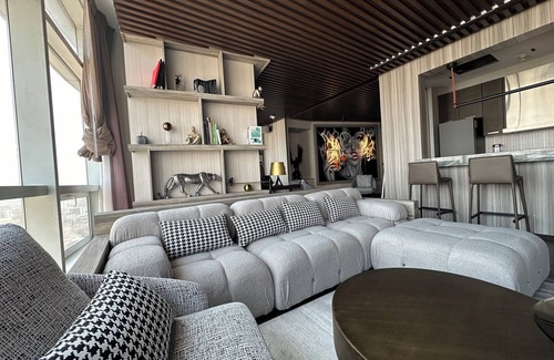Reforma Apartment | Mexico City Luxury One-Bedroom Residence with Designer Furnishings