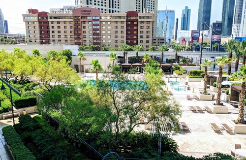 Las Vegas Apartment | MGM Signature Balcony Suite 5805 NO RESORT FEE