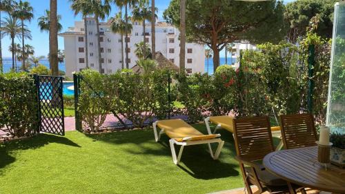 Sitio de Calahonda Apartment | MI CAPRICHO, Beachfront, Grownfloor, Private Garden & Terrace