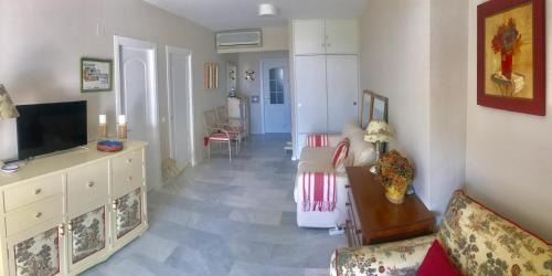 Sitio de Calahonda Apartment | MI CAPRICHO, Beachfront, Grownfloor, Private Garden & Terrace