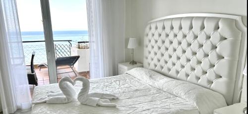 Sitio de Calahonda Apartment | MI CAPRICHO C16 Beachfront Apartment