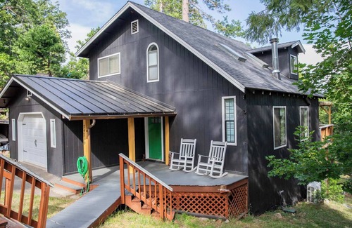 Mi-Wuk Village House | Mi-Wuk Mountain House | Family-Friendly Getaway in the Pines