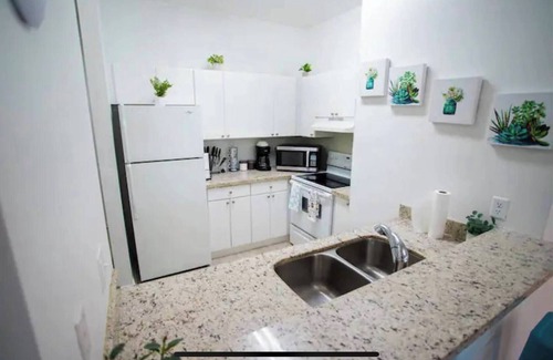 Flagami House | Miami Apartment, 7 mins airport, 20 min Beach