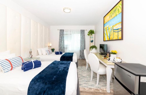North Beach Hotel | Miami Beach Suites & Bar