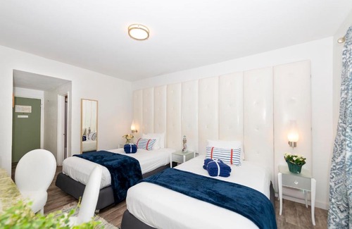 North Beach Hotel | Miami Beach Suites & Bar