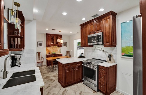 Buena Vista House | Miami Design District 4 Bedroom 3 Bathroom Home - Amazing backyard with POOL