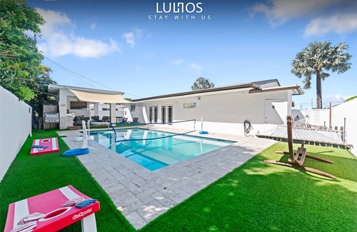 Westchester House | Miami Entertainer: Pool, Jacuzzi & Outdoor Living