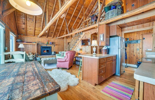 Pellston Cabin | Michigan Cabin Retreat: 5 Mi to Sturgeon Bay Beach