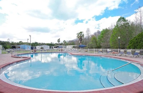 Kissimmee Cottage | Mickey's Hideaway Cottage 4 miles from Disney in Kissimmee with WiFi and AC