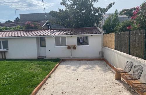 Santy - La Plaine Apartment | Micro maison Lyon 8/Parking/Terrain de pétanque
