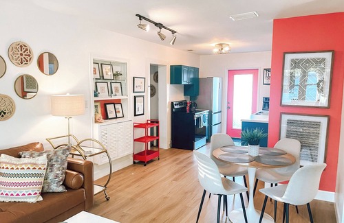 Golden Beach House | Mid-Century 2-Bedroom Charm - Beach, Pets, Fenced Yard in Fabulous Venice