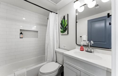 Bloomingdale House | Mid-Century DC Condo Central Bloomingdale 2BR & 1BA #DCottage