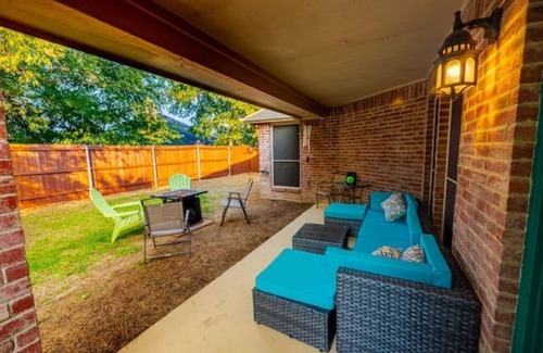 Elmo House | Mid-Century Gem by the Lake /5 Minutes to Rockwall Harbor