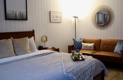 North Park City Apartment | Mid-Century Gem w/King