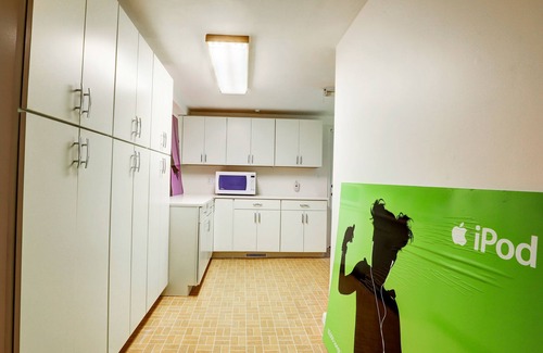 Woodstock House | Mid-Century Modern House Convenient to All that Woodstock has to Offer.